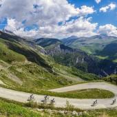 Best Alpine Climbs for Cyclists: Legendary Tour de France Roads and Hidden Gems in the French Alps